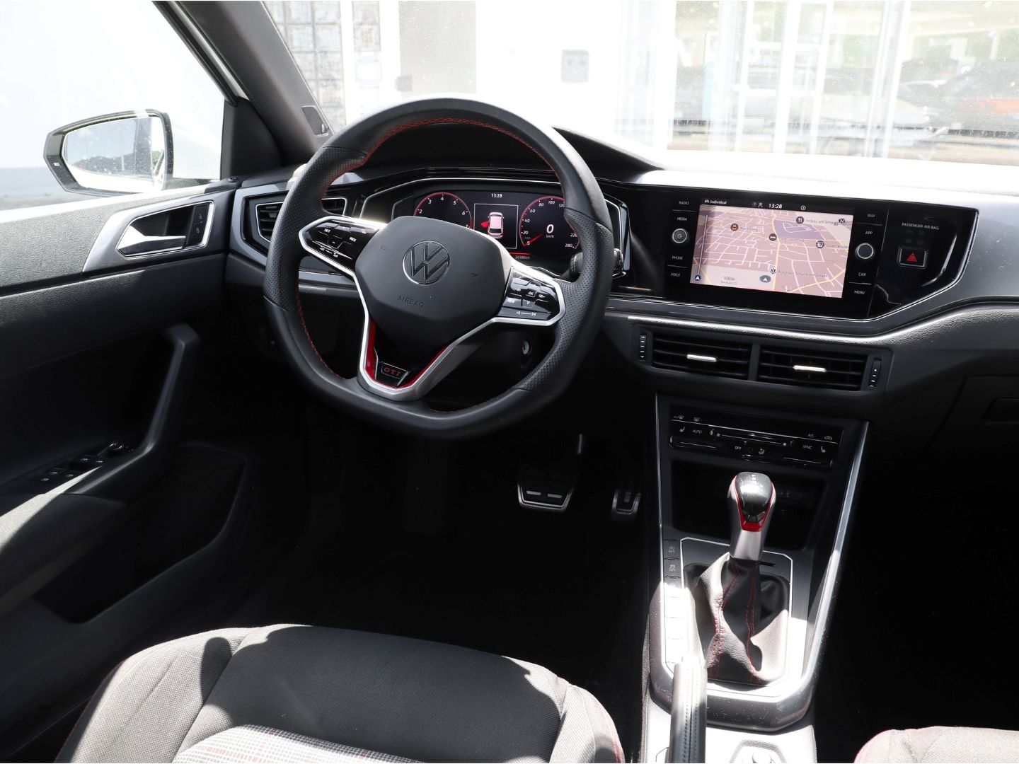 Volkswagen Polo GTI DSG PANORAMA BEATSAUDIO NAVI LEDMATRIX foto 5