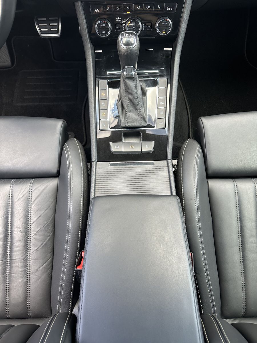 Fahrzeugabbildung SKODA Superb Combi 1.4 TSI iV DSG L&K NAV+LED+AHK+360°