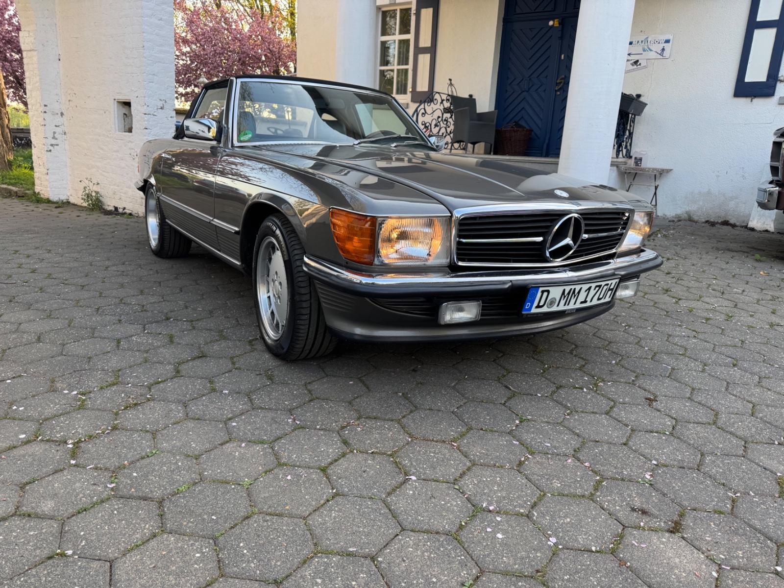 Mercedes-Benz 280 SL, unrestaurierter Originalzustand. Neuwert
