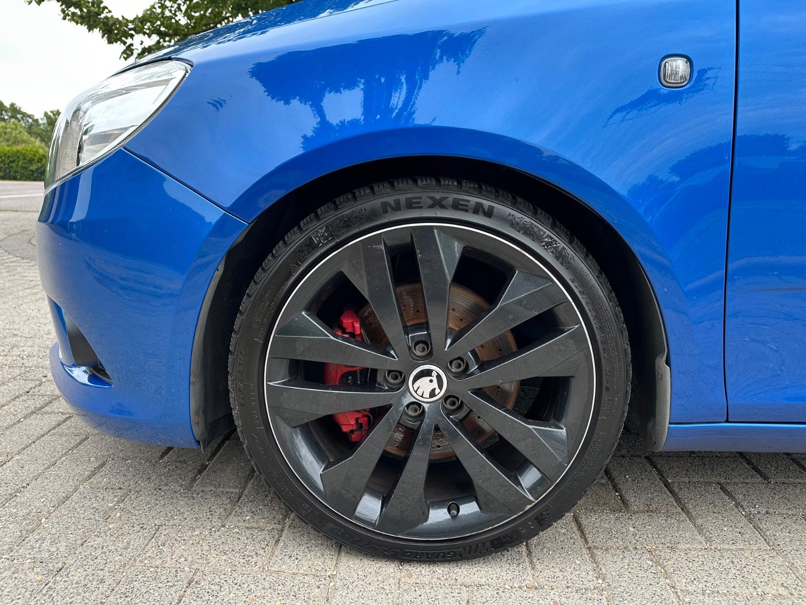 Skoda Fabia Combi RS 1.4 TSI 180 ch • DSG • Sièges sport chauffants • Régulateur • Jantes 17"