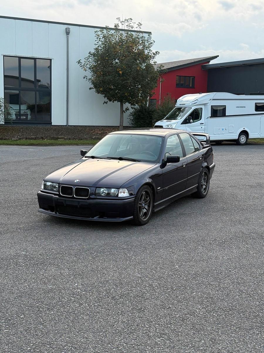 BMW 320