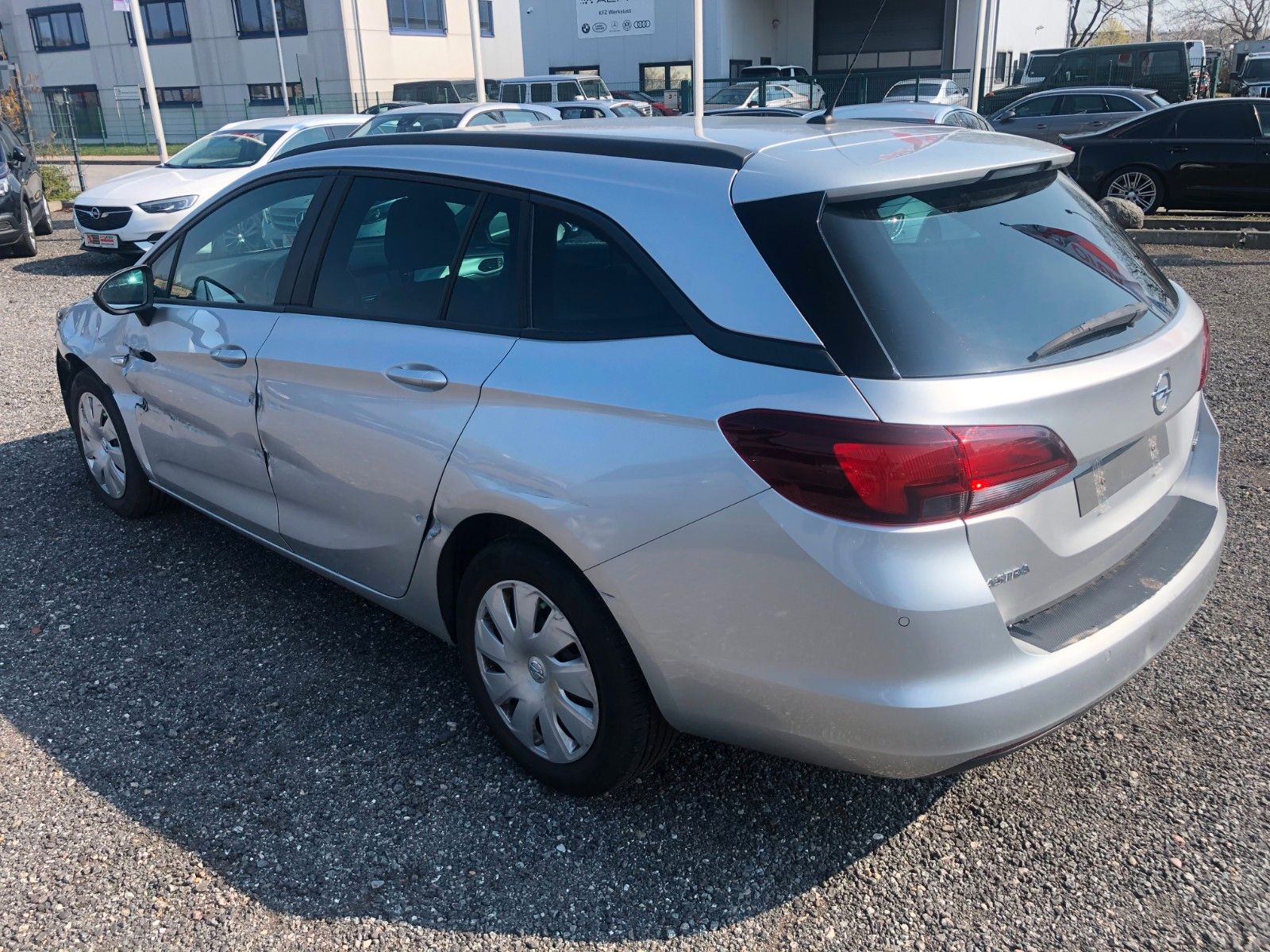 Fahrzeugabbildung Opel Astra K SportsTourer Business Unfall Fahrerseite