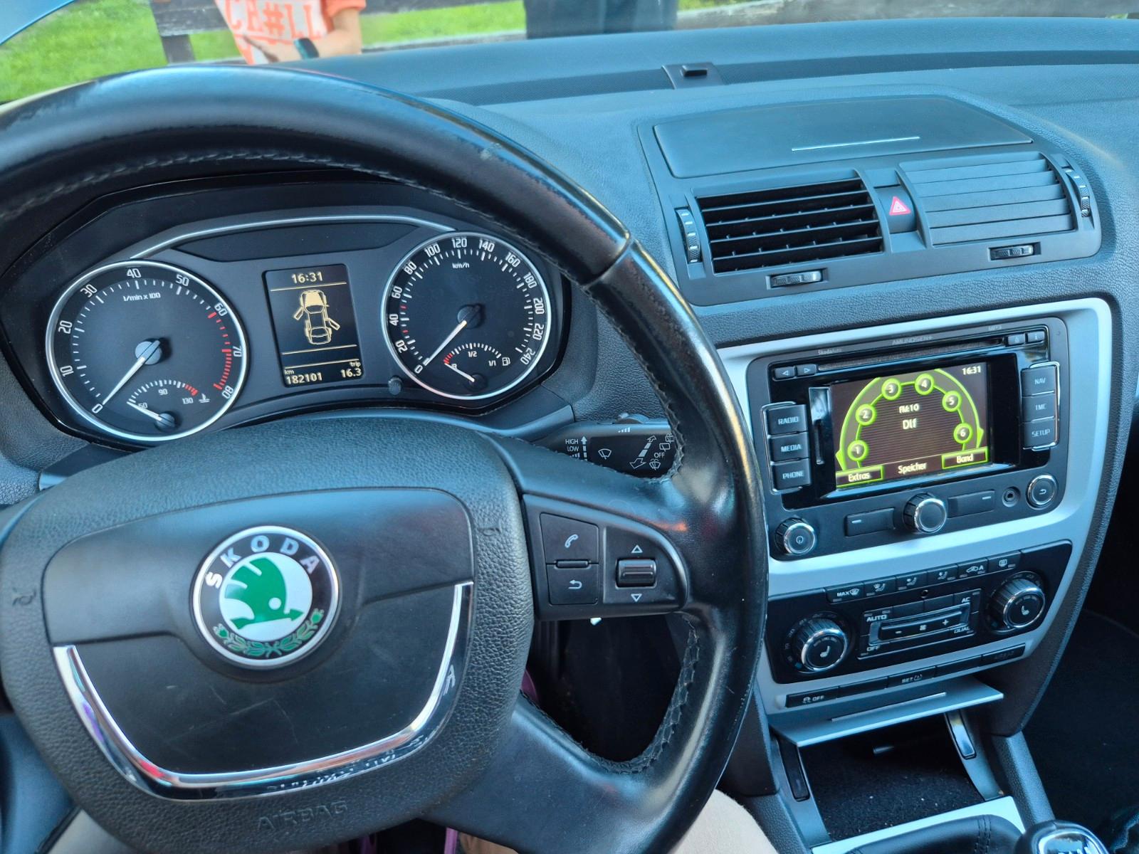 Skoda Octavia 2011 — photo 11