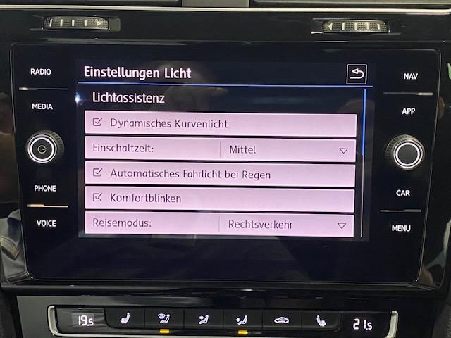 Fahrzeugabbildung Volkswagen Golf VII Variant 2.0 4Motion BMT R-Line+PANO+NAV