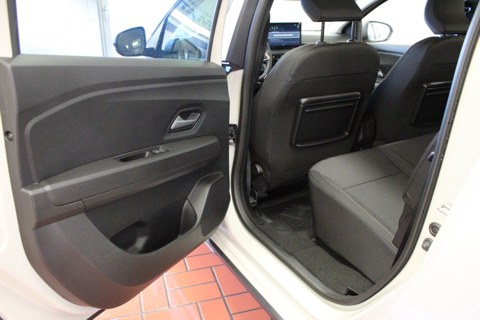 Fahrzeugabbildung Dacia Jogger TCe 110 Extreme 7-Sitzer  MY26 *Winterp.*