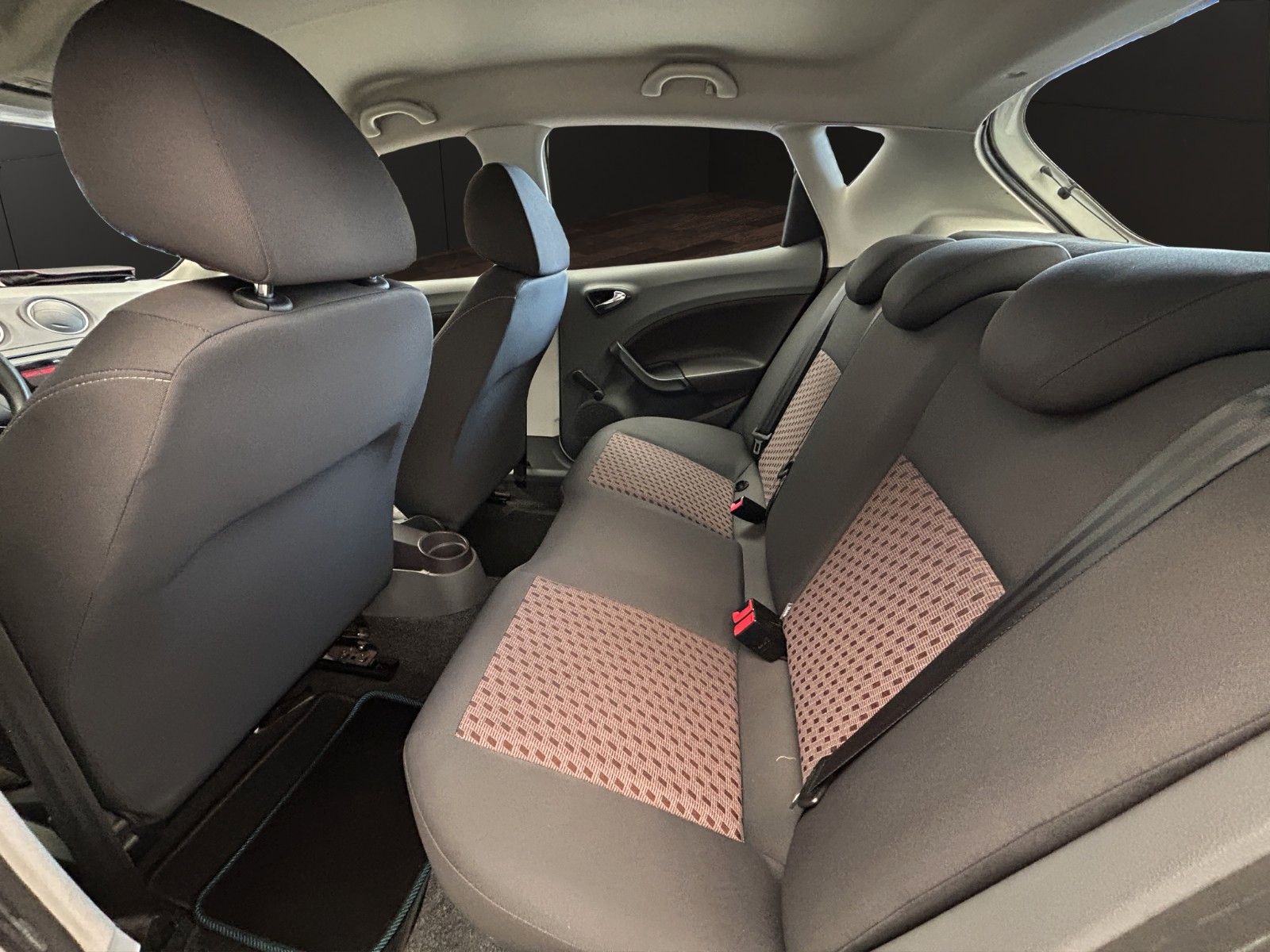 Fahrzeugabbildung SEAT Ibiza Lim. Reference/Klima/ TÜV Neu /
