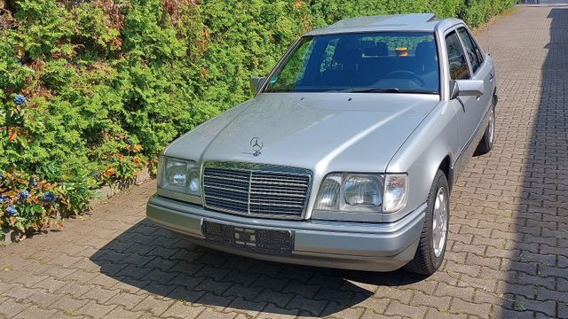 Mercedes-Benz E 200 - 124 H-Kennz. toll gepflegt WGA 10.000,-€