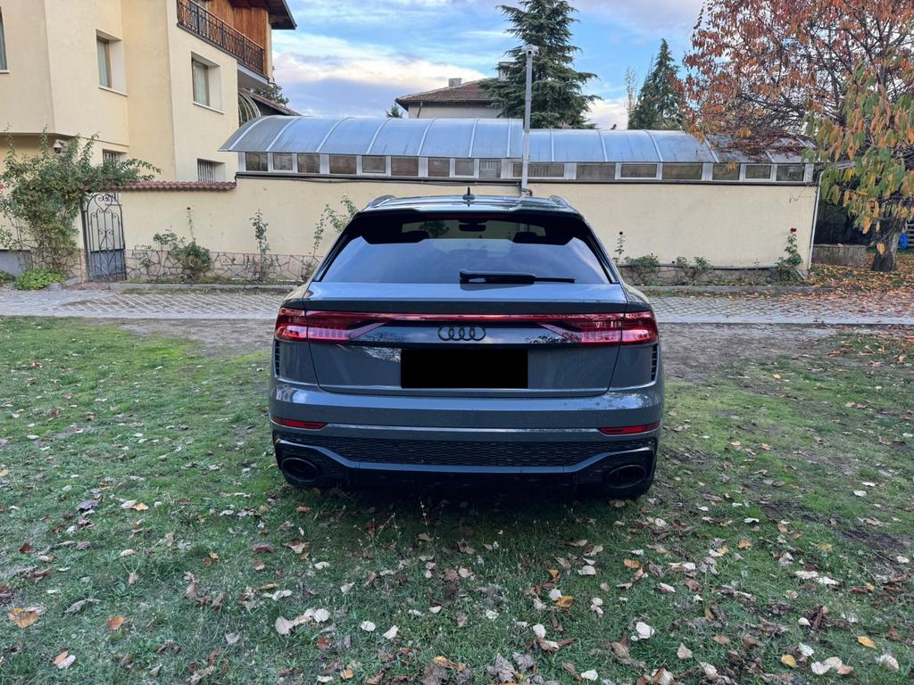 Audi RSQ8