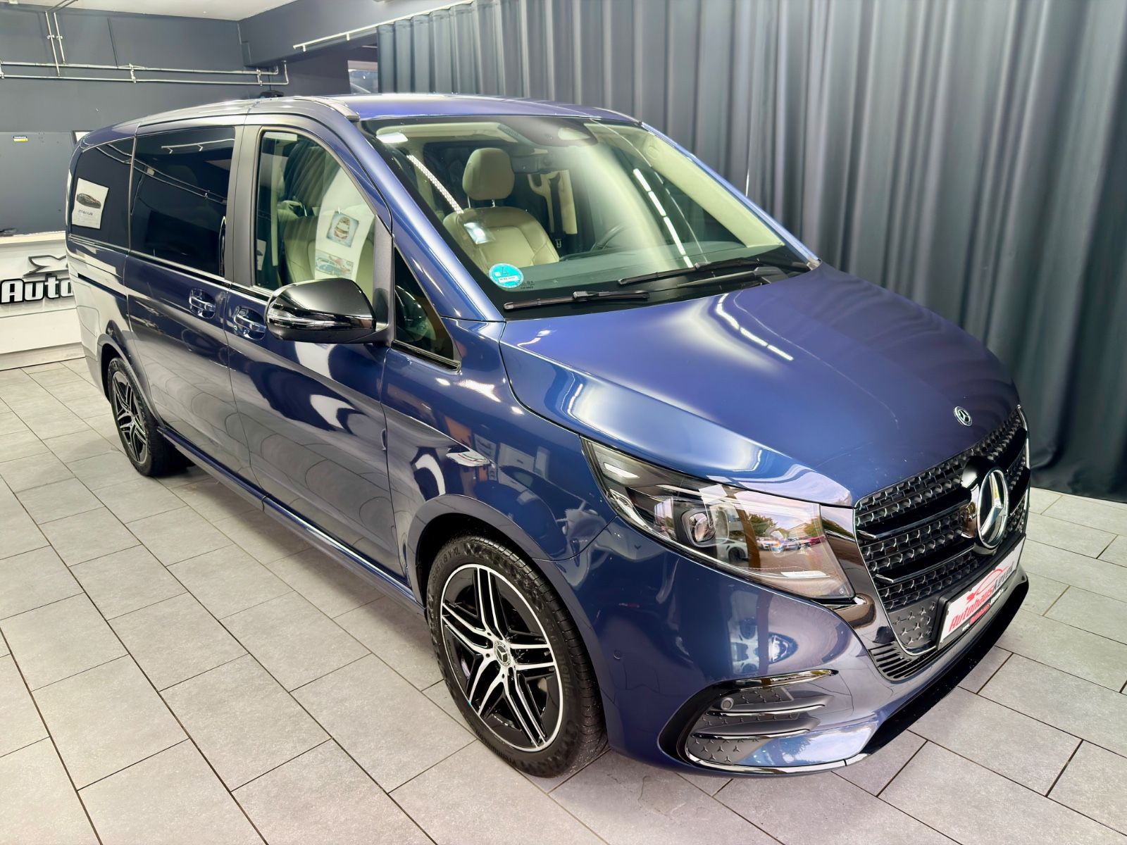 Fahrzeugabbildung Mercedes-Benz V250d lang EXCLUSIVE|AMG|BURMESTER|PANO|ACC|360°