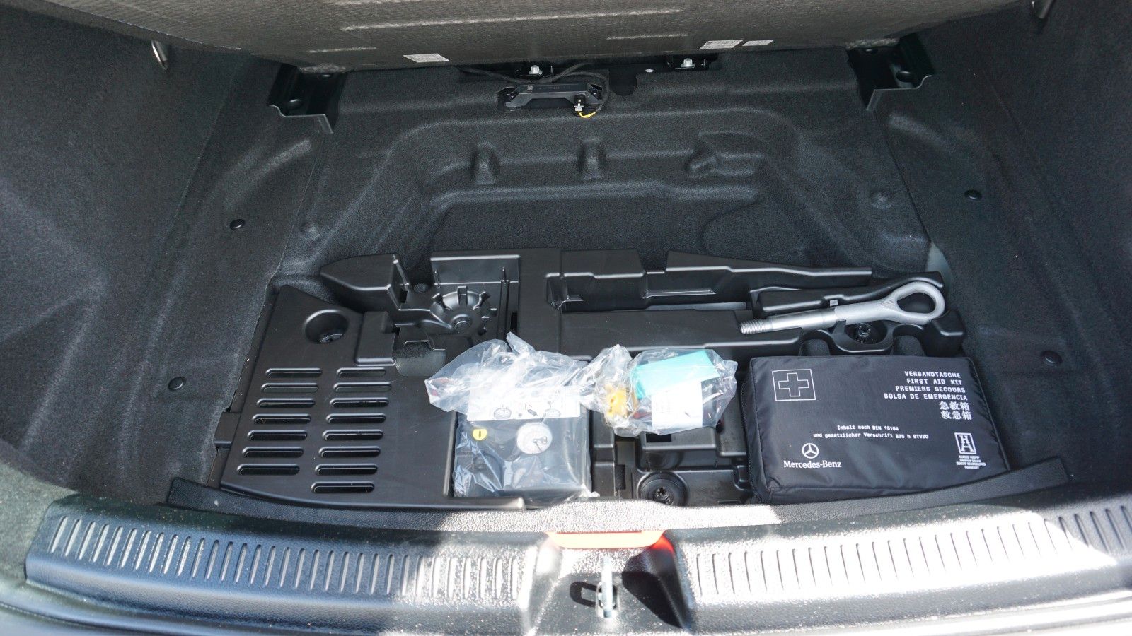 Fahrzeugabbildung Mercedes-Benz A 200 AMG Line,Navi, Keyless,Night-Pak,Panorama