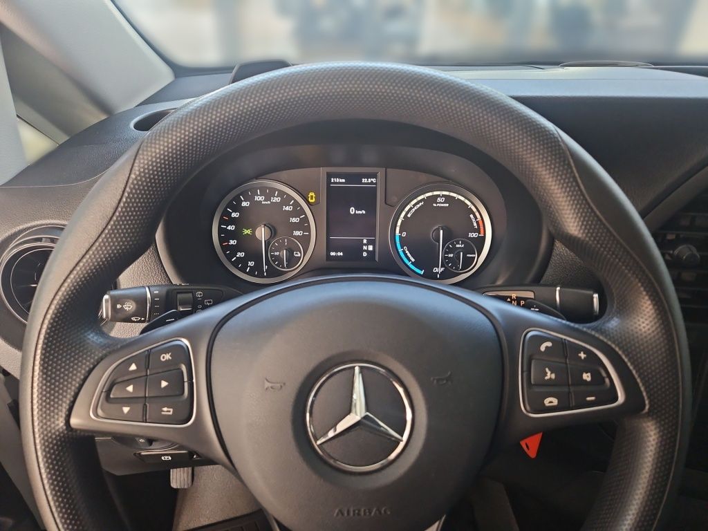 Fahrzeugabbildung Mercedes-Benz eVito 112 Kasten extralang PTS SHZ 180°Türen GRA