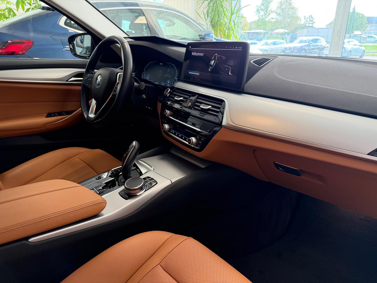 BMW 530e iPerformance Navi LED BT Driving Assistant