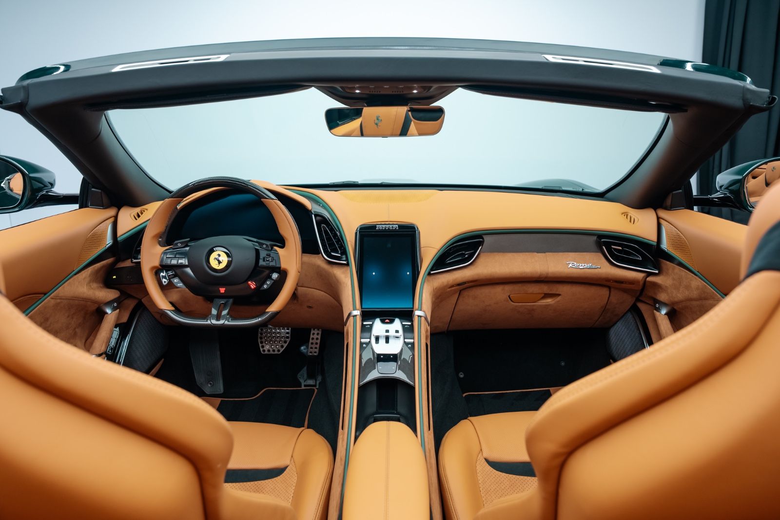 Fahrzeugabbildung Ferrari Roma Spider CARBON/SURROUND/HISTORICAL COLOUR