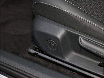 Volkswagen T-Roc R-Line 1.5 eTSI DSG AHK Kamera LED