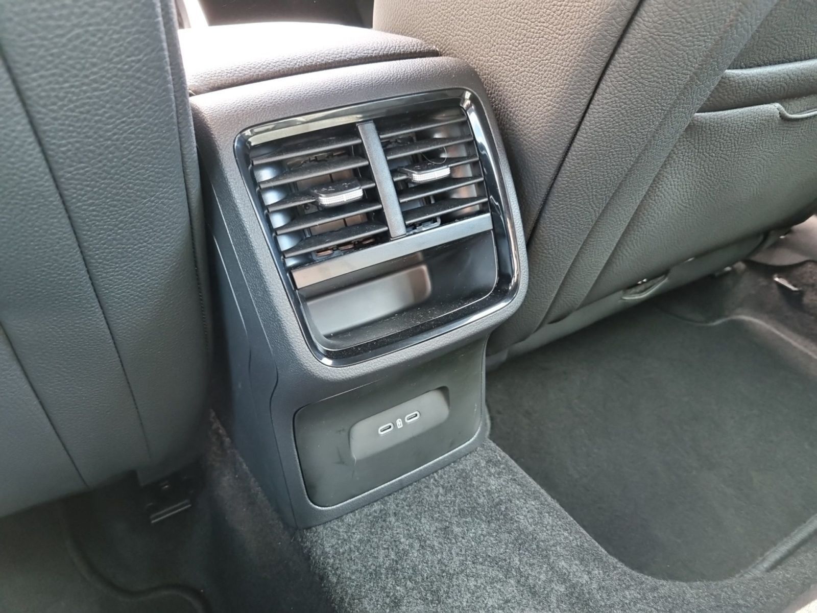 Skoda Octavia Combi 2.0TSI Sportl DSG 4x4 AHK Navi LED foto 14