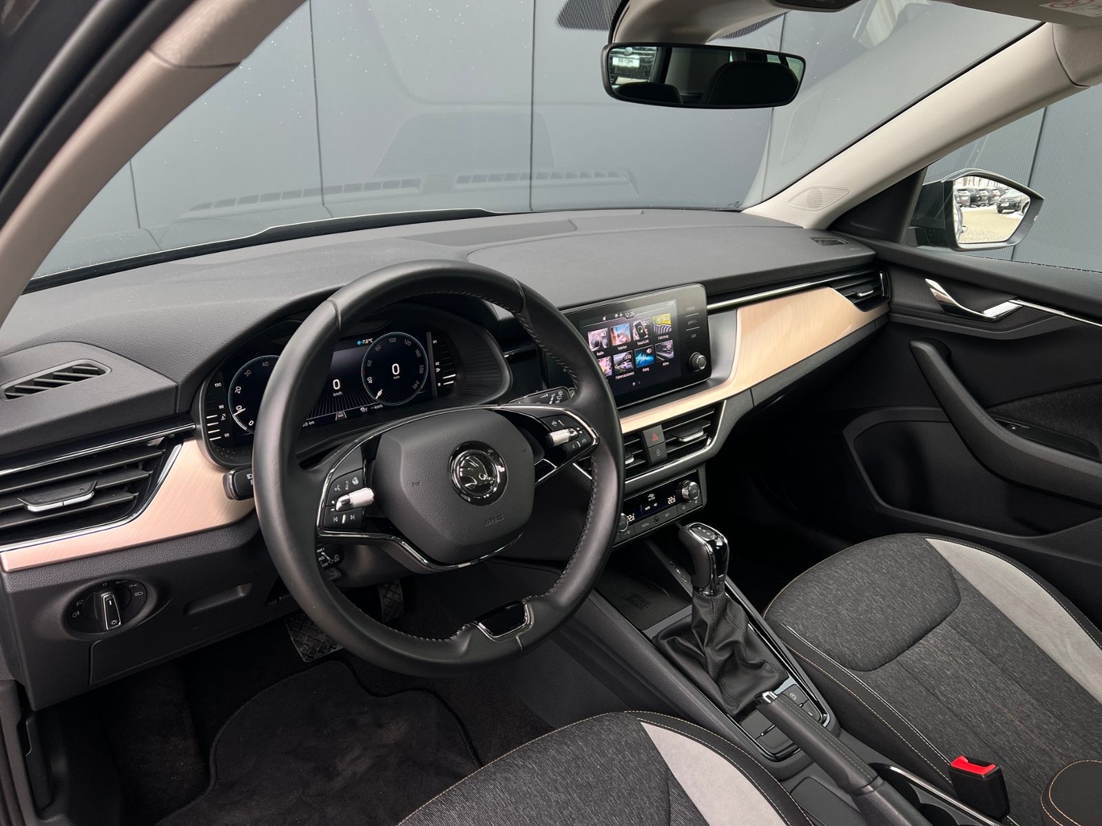 Fahrzeugabbildung SKODA Kamiq Style 1.5 TSI DSG *AHK, LED, Virtual Cockp