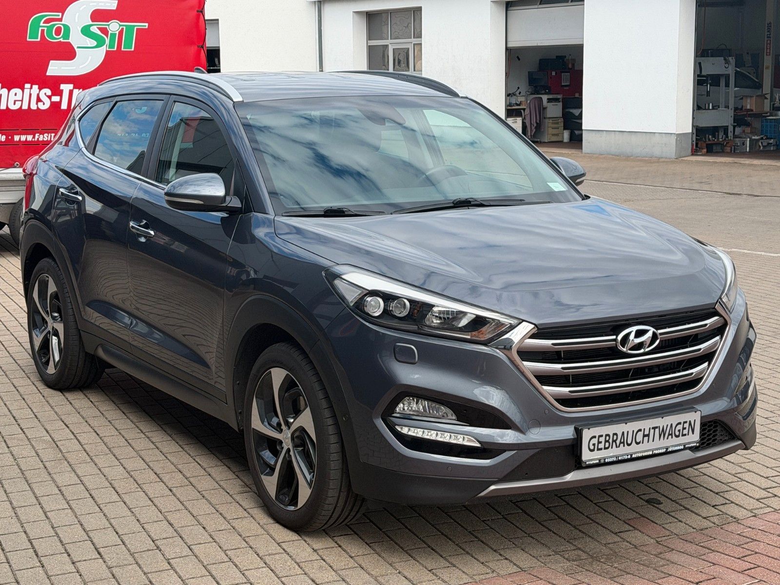 Fahrzeugabbildung Hyundai TUCSON 1.7 CRDi Premium *Totwinkl*8fach*AHK*LED*