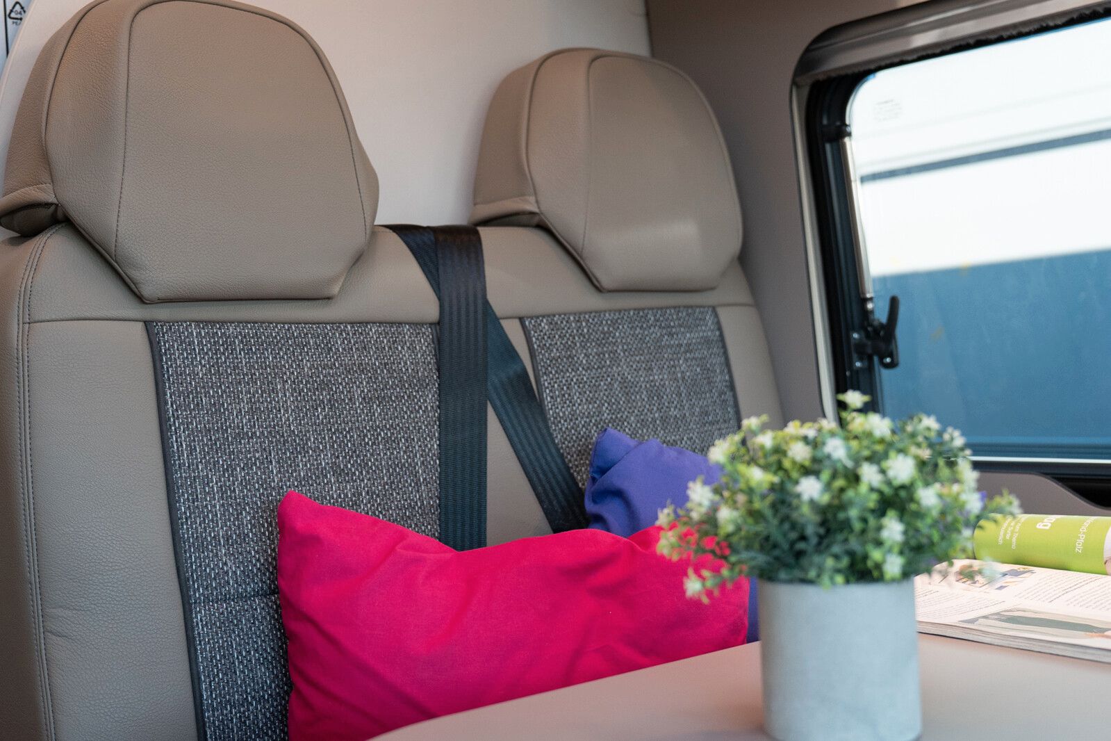 Fahrzeugabbildung Dethleffs Globetrail 540 DR Fiat Rahmenfenster, Markise