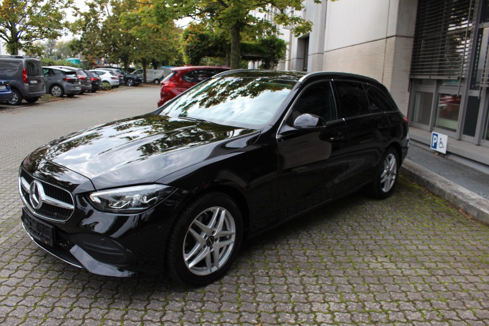 Mercedes-Benz C 220 C -Klasse T-Modell C 220 T d 4Matic~1 HAND