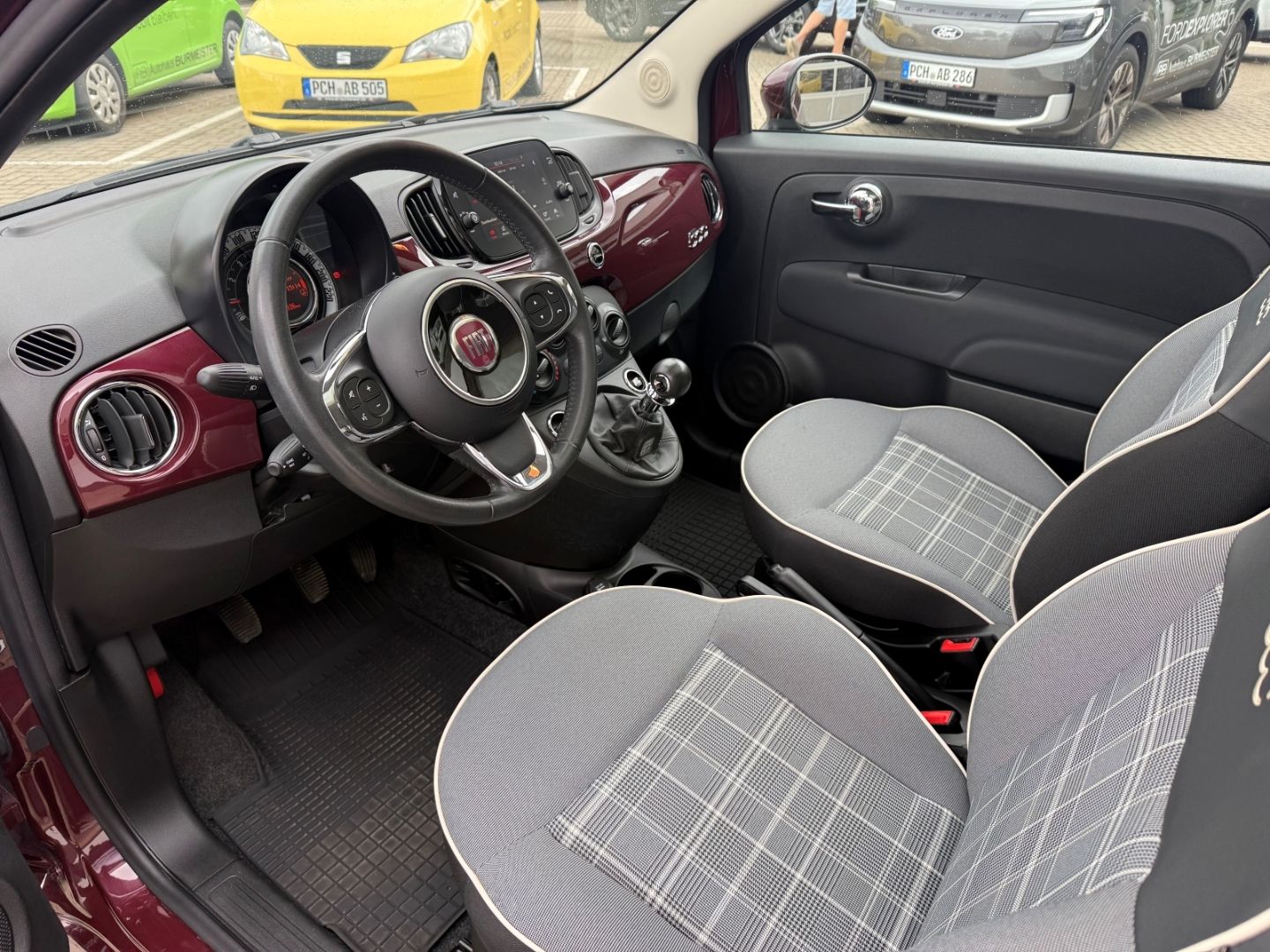 Fahrzeugabbildung Fiat 500 Lounge Pano CarPlay Temp PDC ALU BT Berganfa