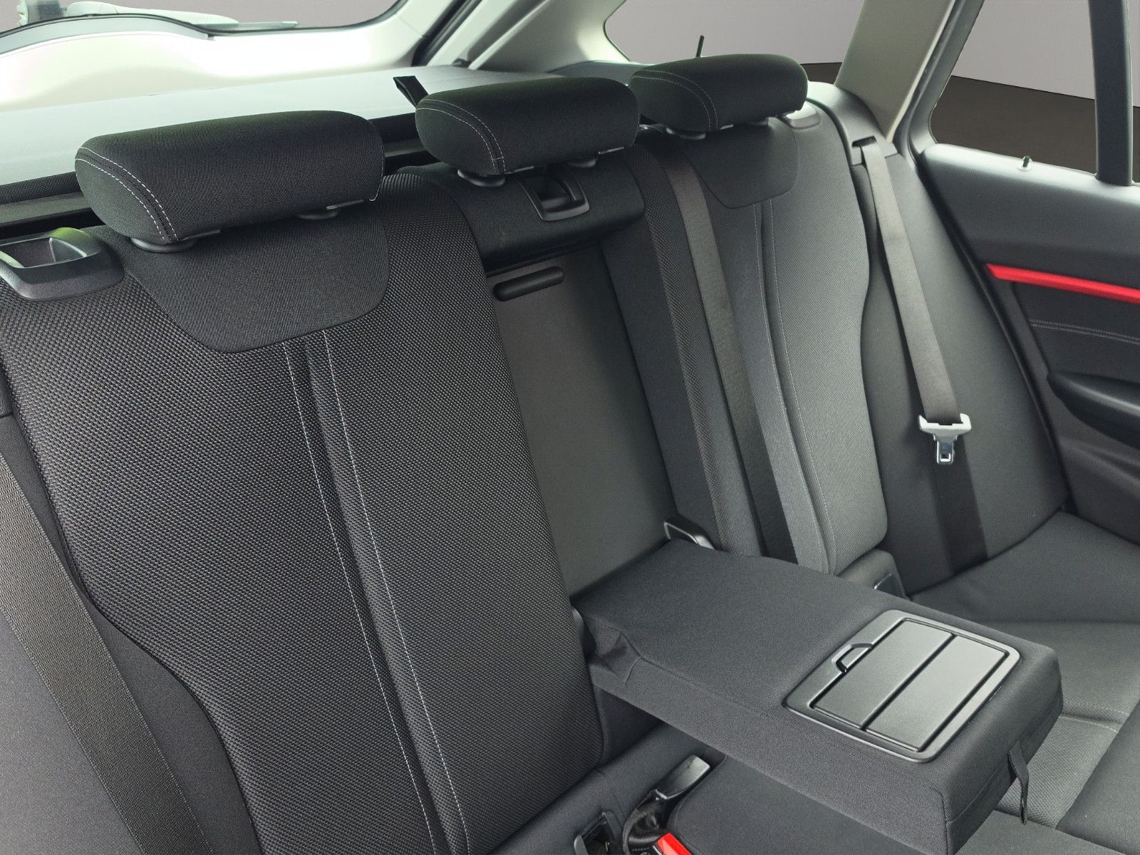 Fahrzeugabbildung BMW 3 Touring 318 d Sport Line Navi Led Scheinwerfer