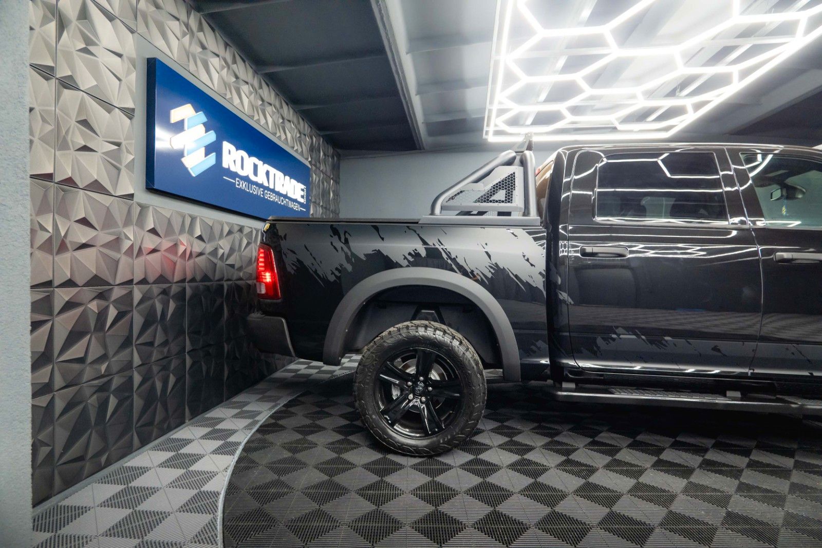 Fahrzeugabbildung Dodge RAM 5.7 V8 HEMI 4x4 Sport OFFROAD Night WARLOCK