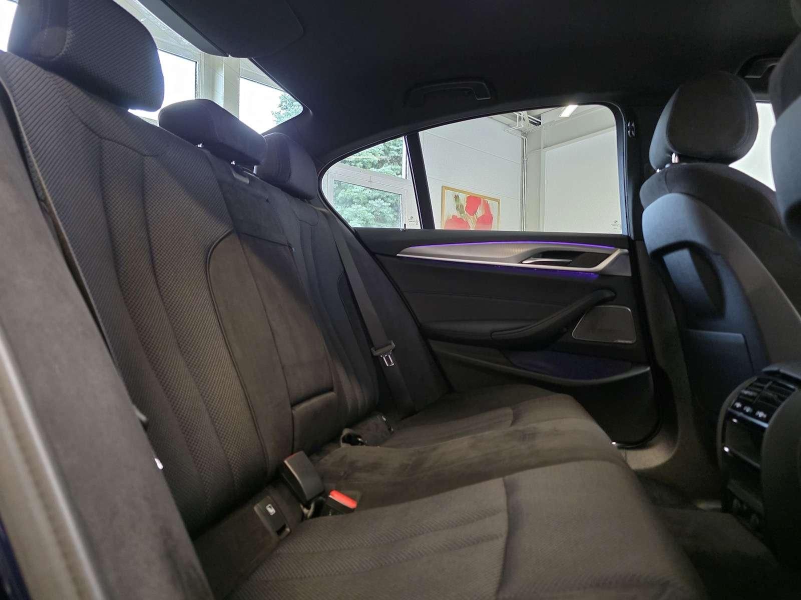 Fahrzeugabbildung BMW 530i xDrive M Sport/Shadow/StandHz/Virtual/36...