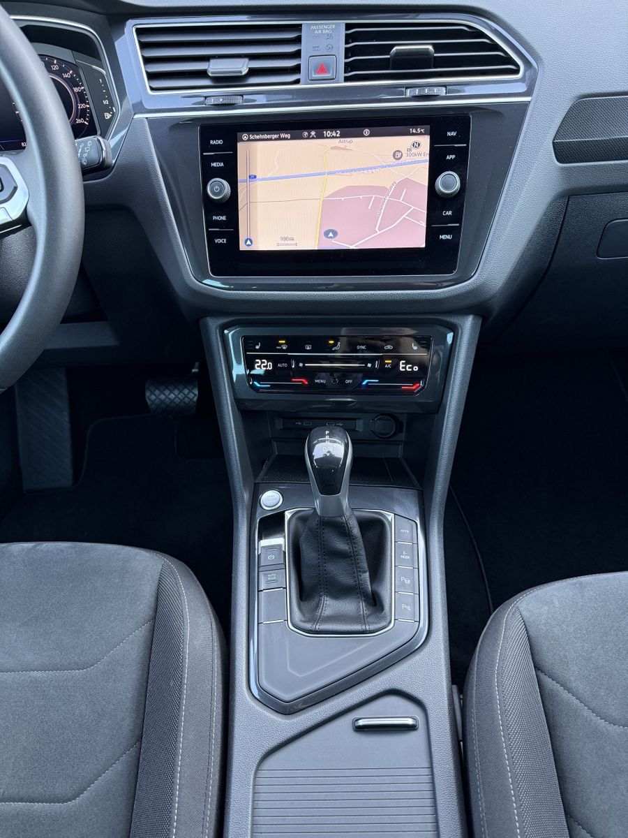 Fahrzeugabbildung Volkswagen Tiguan Elegance eHybrid NAV+LED+AHK+KAM+VCOCKPIT