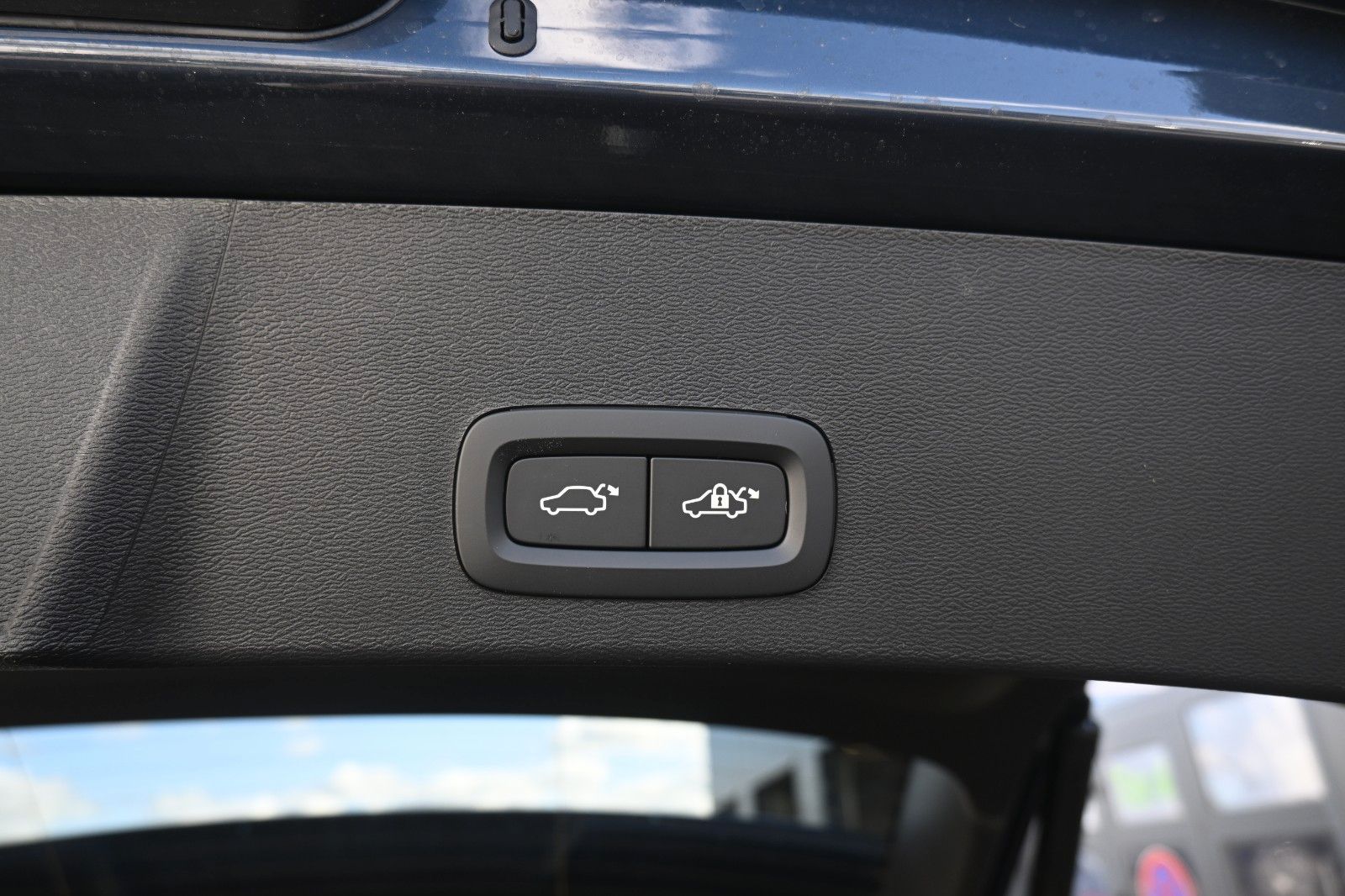 Fahrzeugabbildung Volvo XC40 B4 DKG Ultra Black Edition*STDHZG*360°*ACC