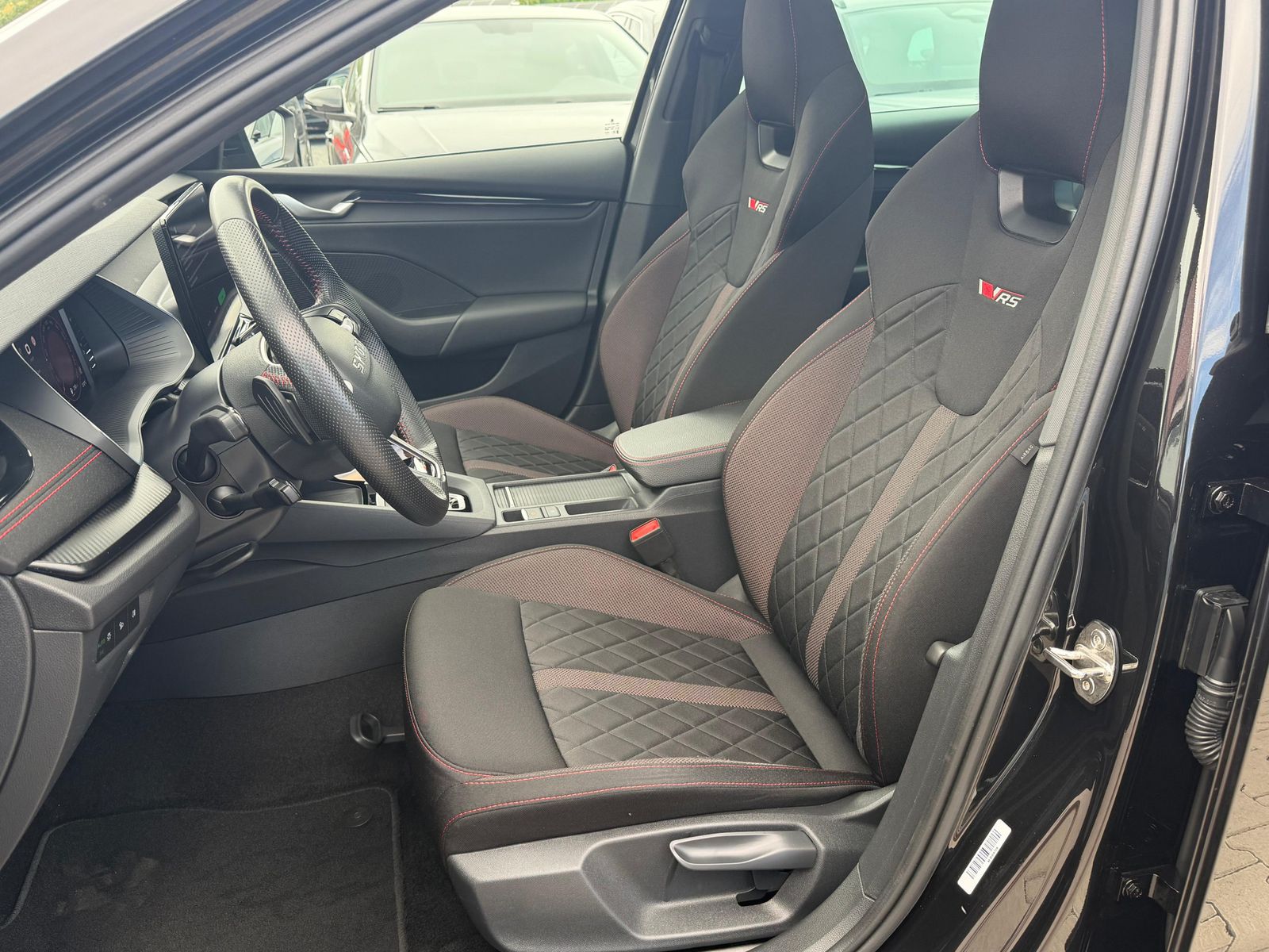 Fahrzeugabbildung SKODA Octavia 2.0 TSI 195 kW RS PANO*MATRIX*AHK*CANTON