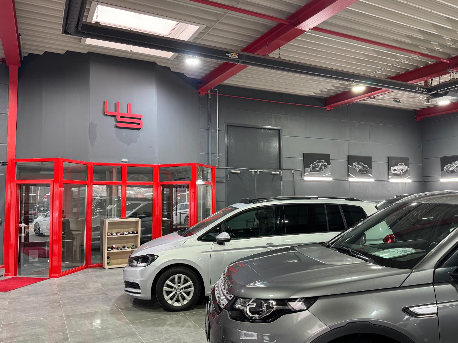 showroom-image-top
