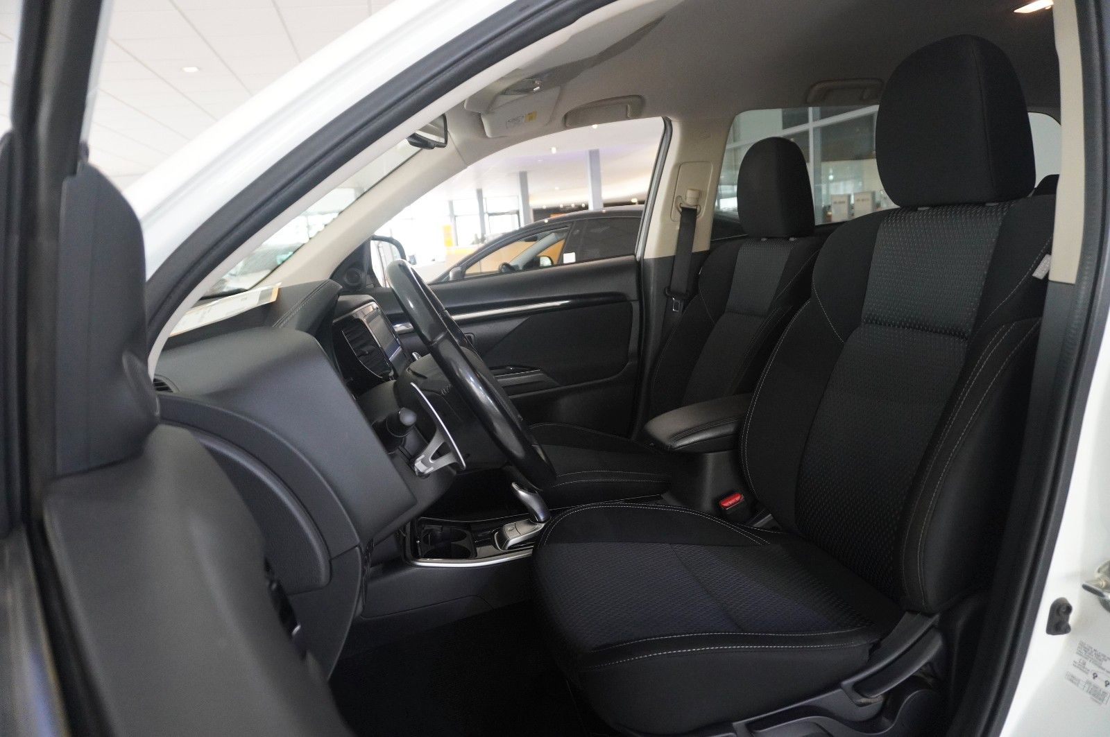 Fahrzeugabbildung Mitsubishi Outlander 2.4 PHEV 4WD NAVI/LED/KAMERA/DAB/AHK