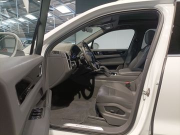 Porsche Cayenne - 8