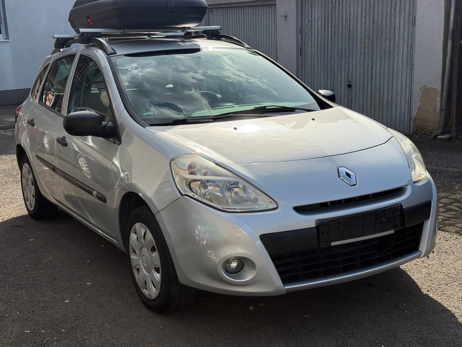 Renault Clio 2010 — interior