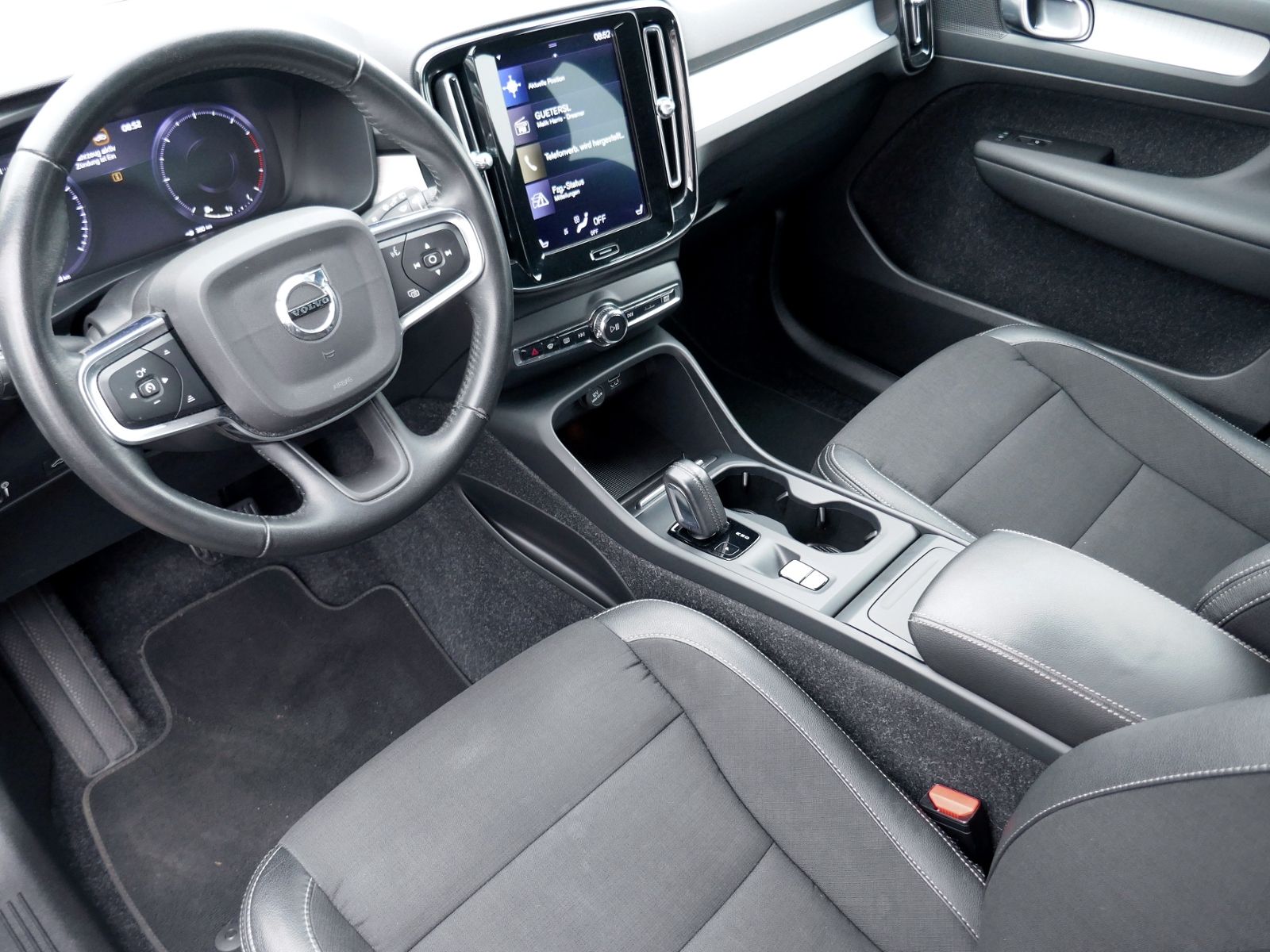 Fahrzeugabbildung Volvo XC40 D3 2WD Momentum Pro | LED AHK PDC GRA