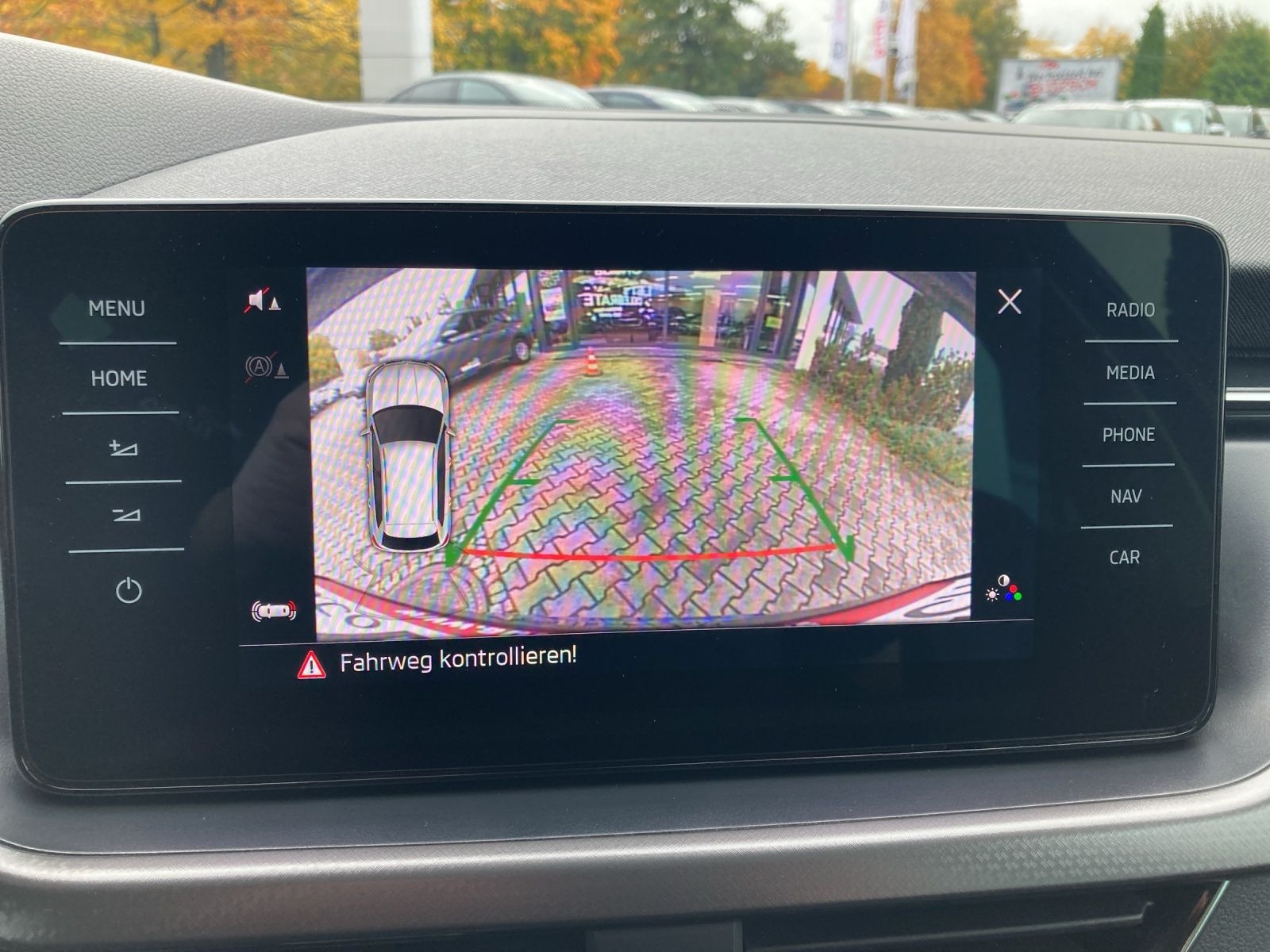 Fahrzeugabbildung SKODA Kamiq TSI Clever LED AHK Navi GRA RFK SH