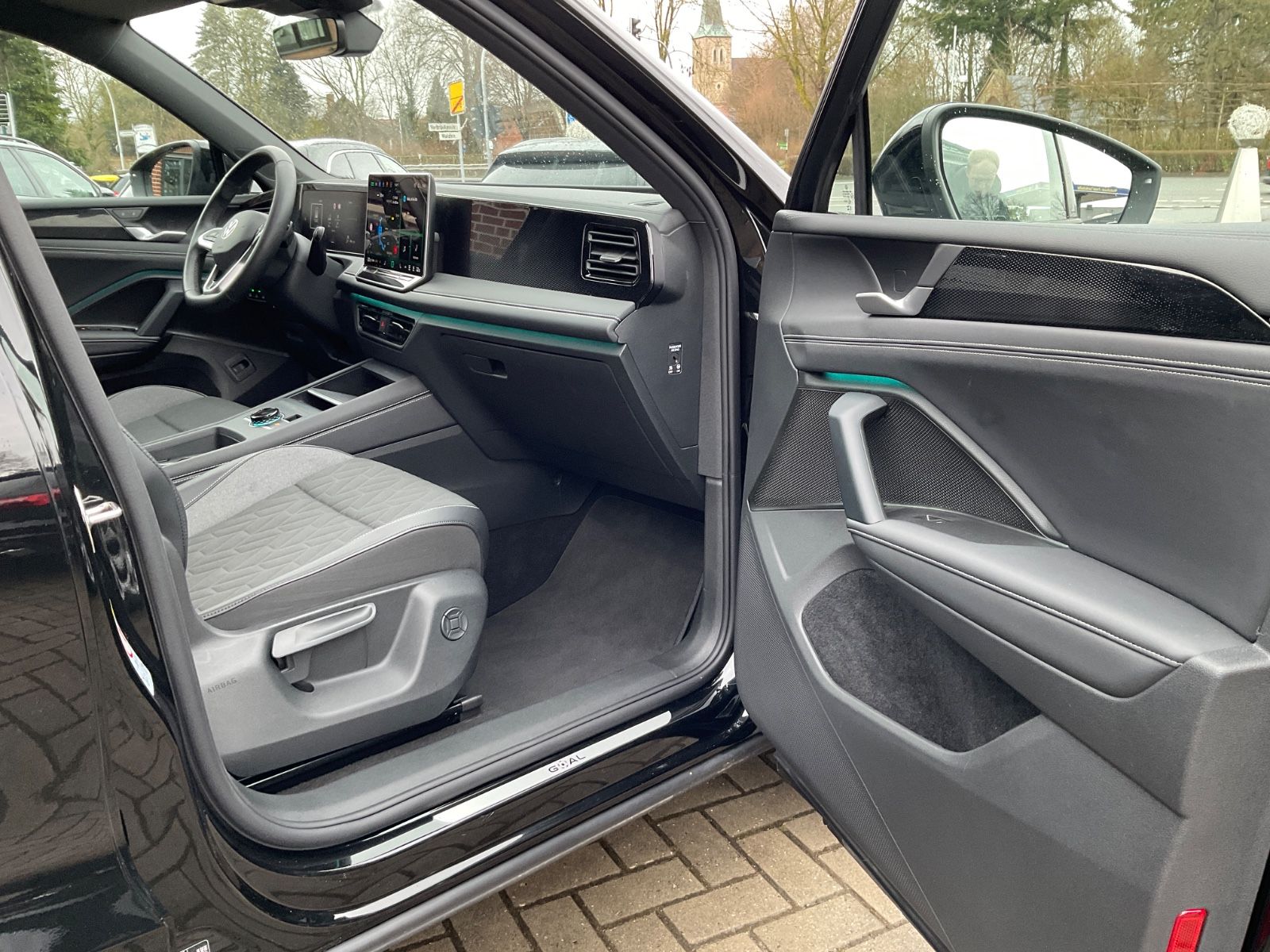 Fahrzeugabbildung Volkswagen Tiguan 2.0 TDI DSG GOAL,Kamera,AHK,IQLight,ACC