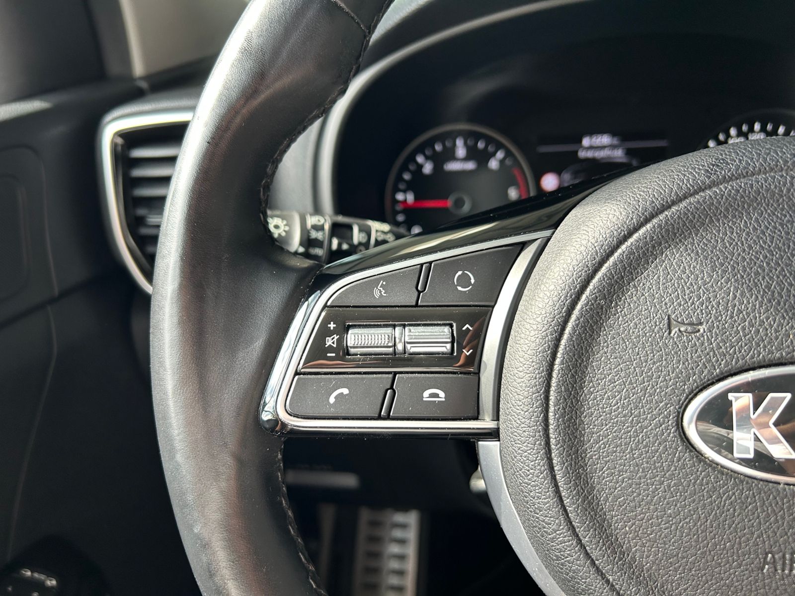 Fahrzeugabbildung Kia Sportage Platinum Edition 4WD PANO LEDER 19"