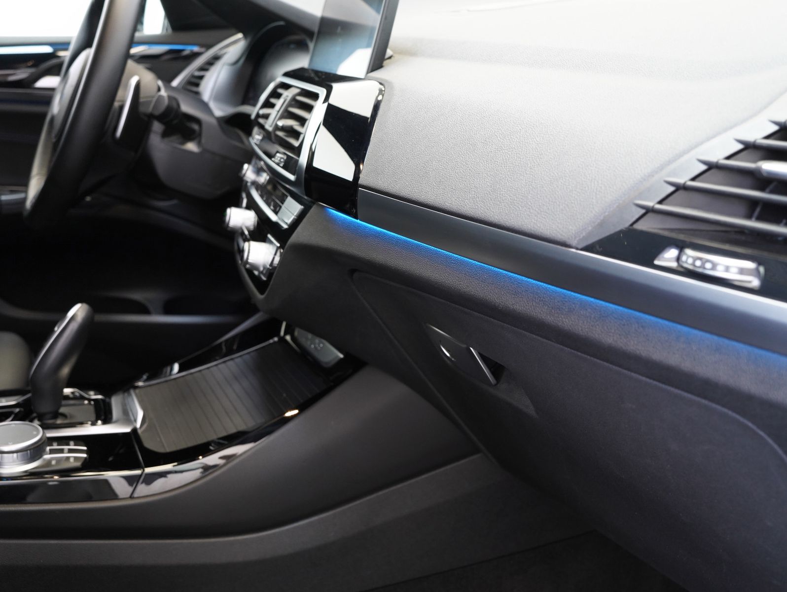 Fahrzeugabbildung BMW X3 xDrive 30 e M Sport AHK/360°/LM20"