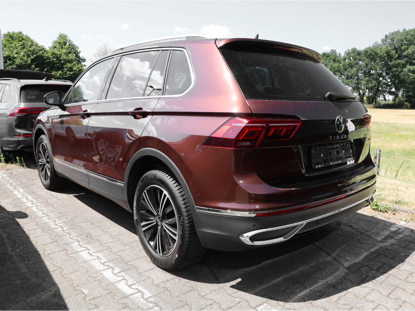 Volkswagen Tiguan ELEGANCE TDI 4M LEDER AHK DCC PANO H&K Hu imagem 2