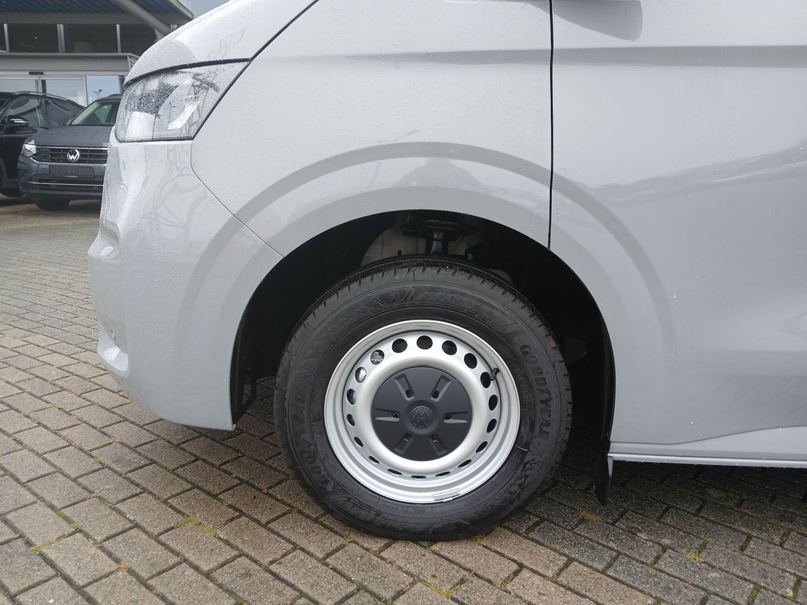 Fahrzeugabbildung Volkswagen T7 Transporter TDI Kasten Plus LR Kabine 5-Si RF