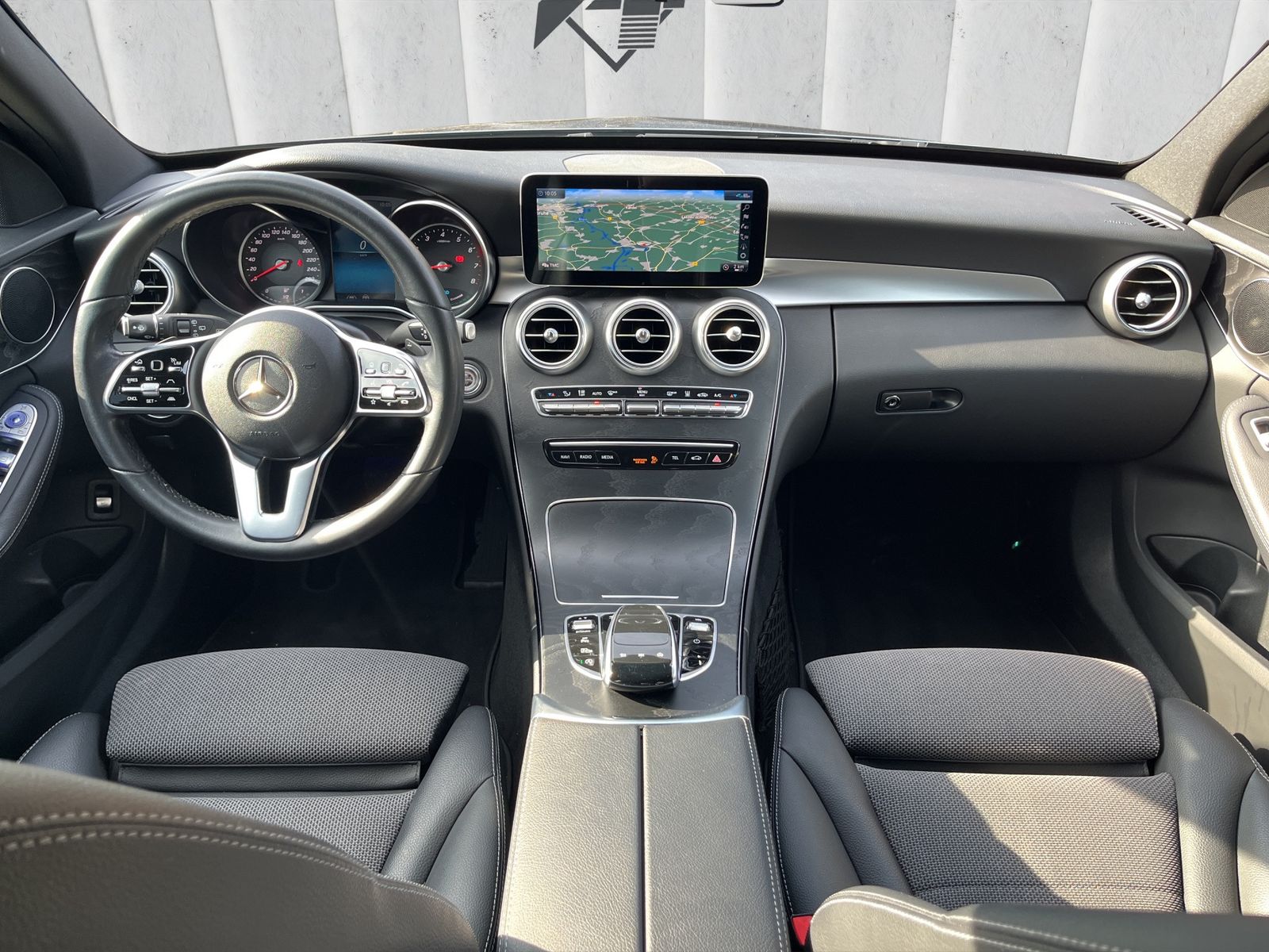 Fahrzeugabbildung Mercedes-Benz C 300 T*Night-Paket*LED*360°-Cam*SHZ*