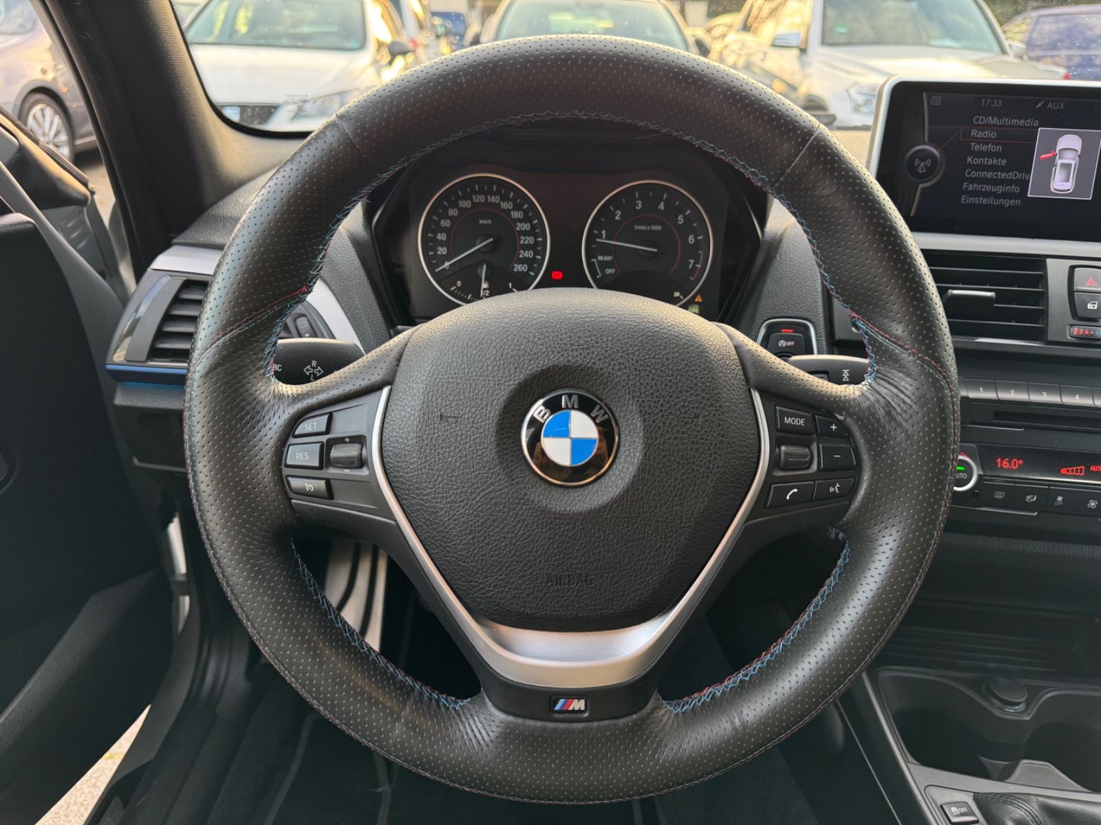 Fahrzeugabbildung BMW 118 i* M Paket*LED*Bi-xenon*Alcantara*8Fach