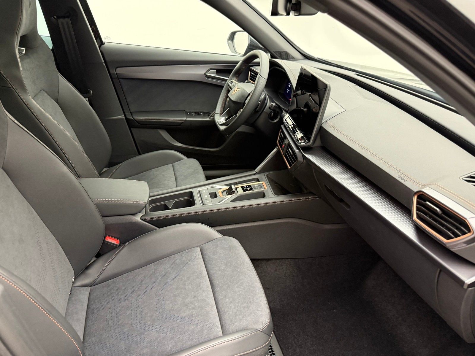 Cupra Formentor VZ 1.5 eHybrid DSG BlackEdition imagem 3