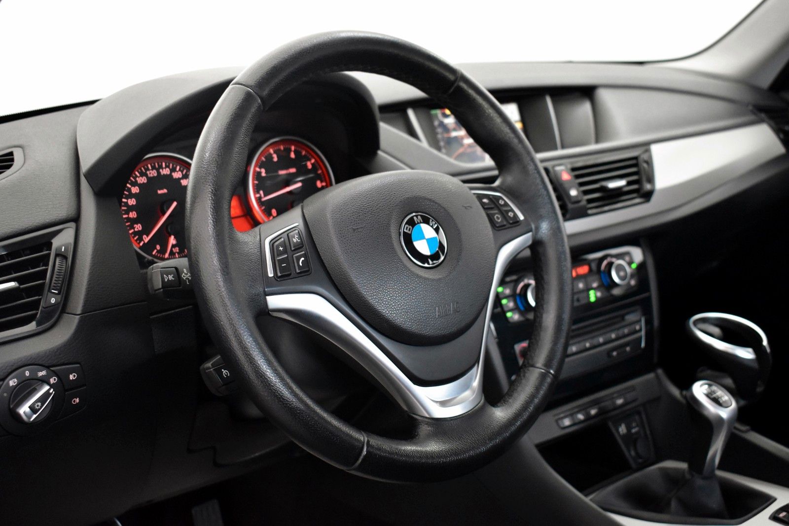 Fahrzeugabbildung BMW X1 20i sDrive Advantage Navi,Xenon,SH,PDC