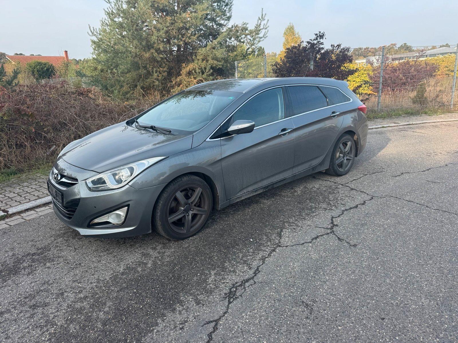 Hyundai i40 2013 — interior