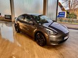 Tesla Model Y RWD Reifen/ Inspektion/ TÜV NEU - Tesla Gebrauchtwagen in Duisburg