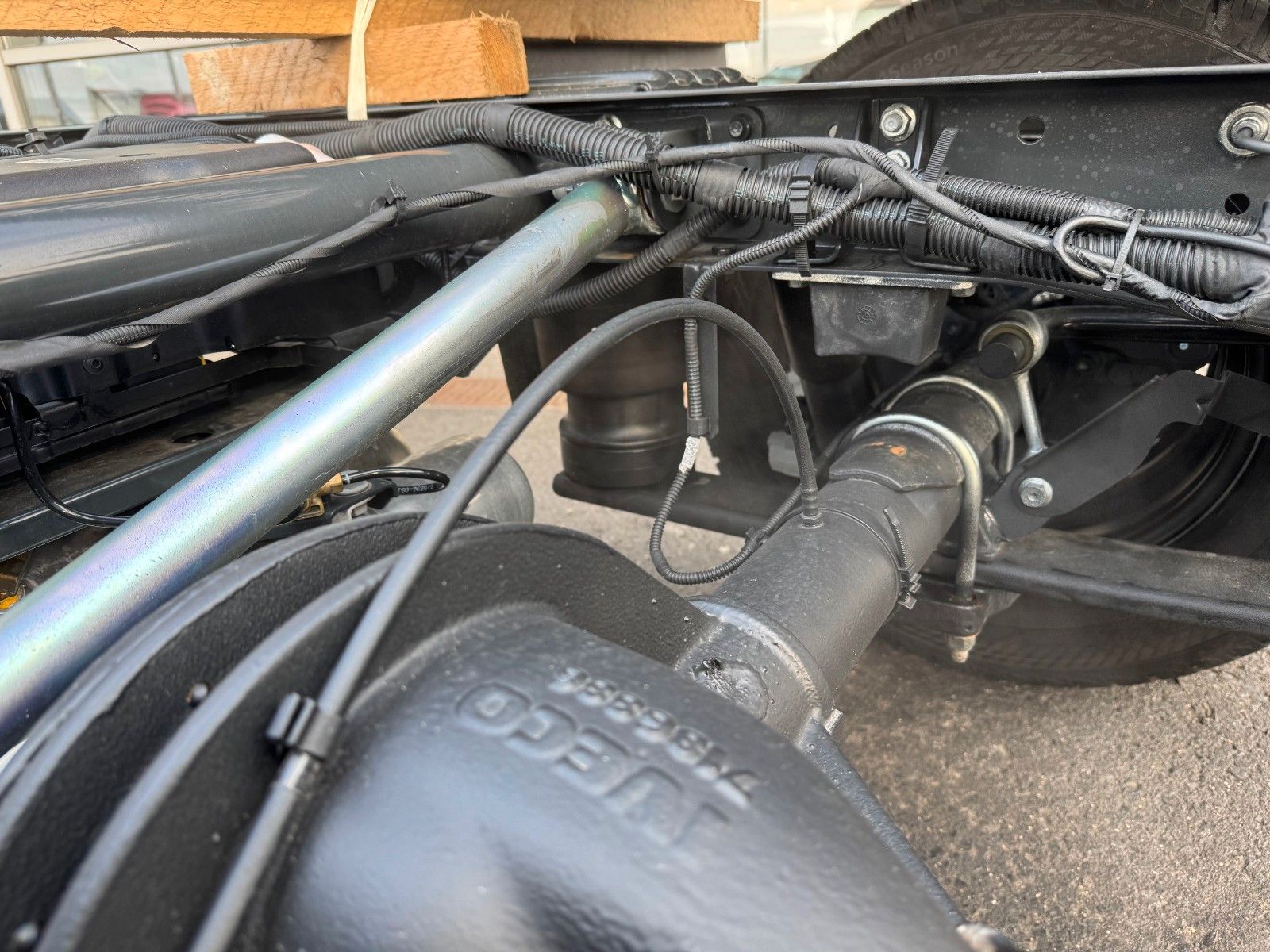 Fahrzeugabbildung Iveco Daily 35S14 HA8 Fahrgestell *R3.450mm*AHK*Luft*