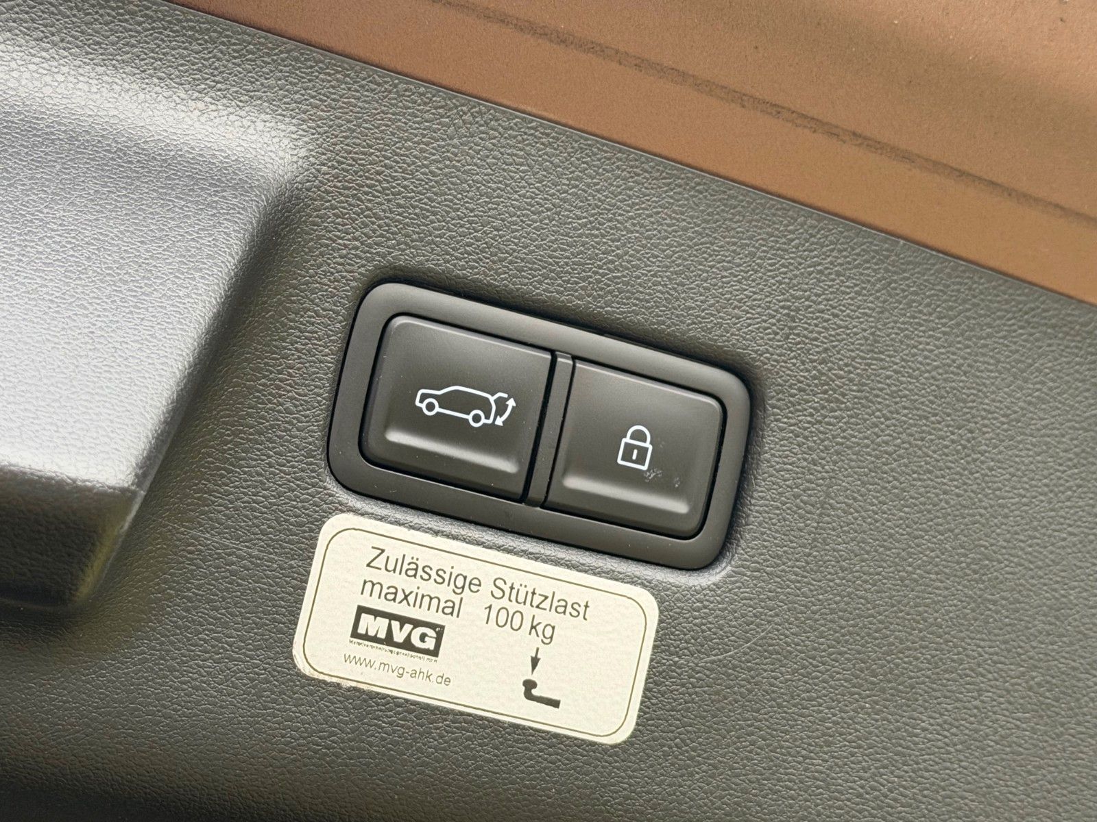 Fahrzeugabbildung Hyundai SANTA FE 1.6T-GDI HEV Blackline *Standhzg*AHK*