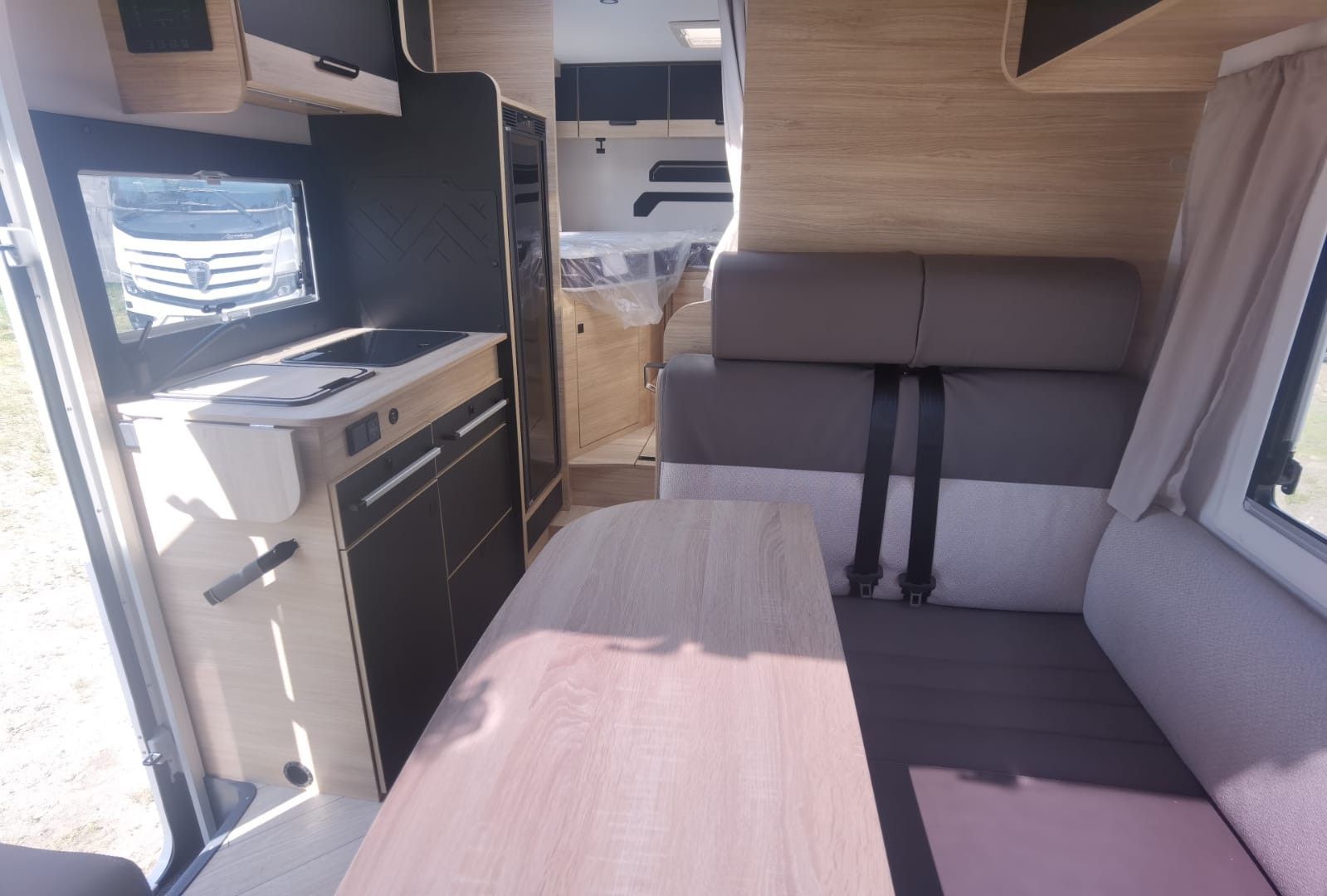 Fahrzeugabbildung Challenger 287 Graphite Edition m. Hubbett